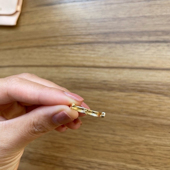 Mejuri 14K Gold Single Bold Small Hoop - Picture 4 of 6